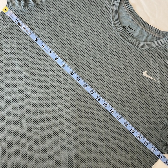 Nike Dri-Fit XL Short Sleeve Crewneck Athletic Shirt - Picture 9 of 11